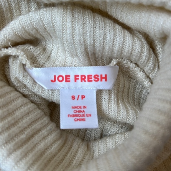 Joe Fresh Turtle Neck - Picture 10 of 11
